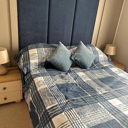 8 Birth Lodge On Cayton Bay Holiday Park Скарбъро Екстериор снимка
