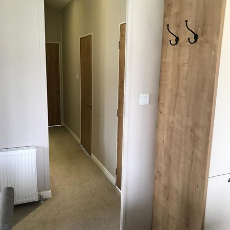 8 Birth Lodge On Cayton Bay Holiday Park Скарбъро Екстериор снимка