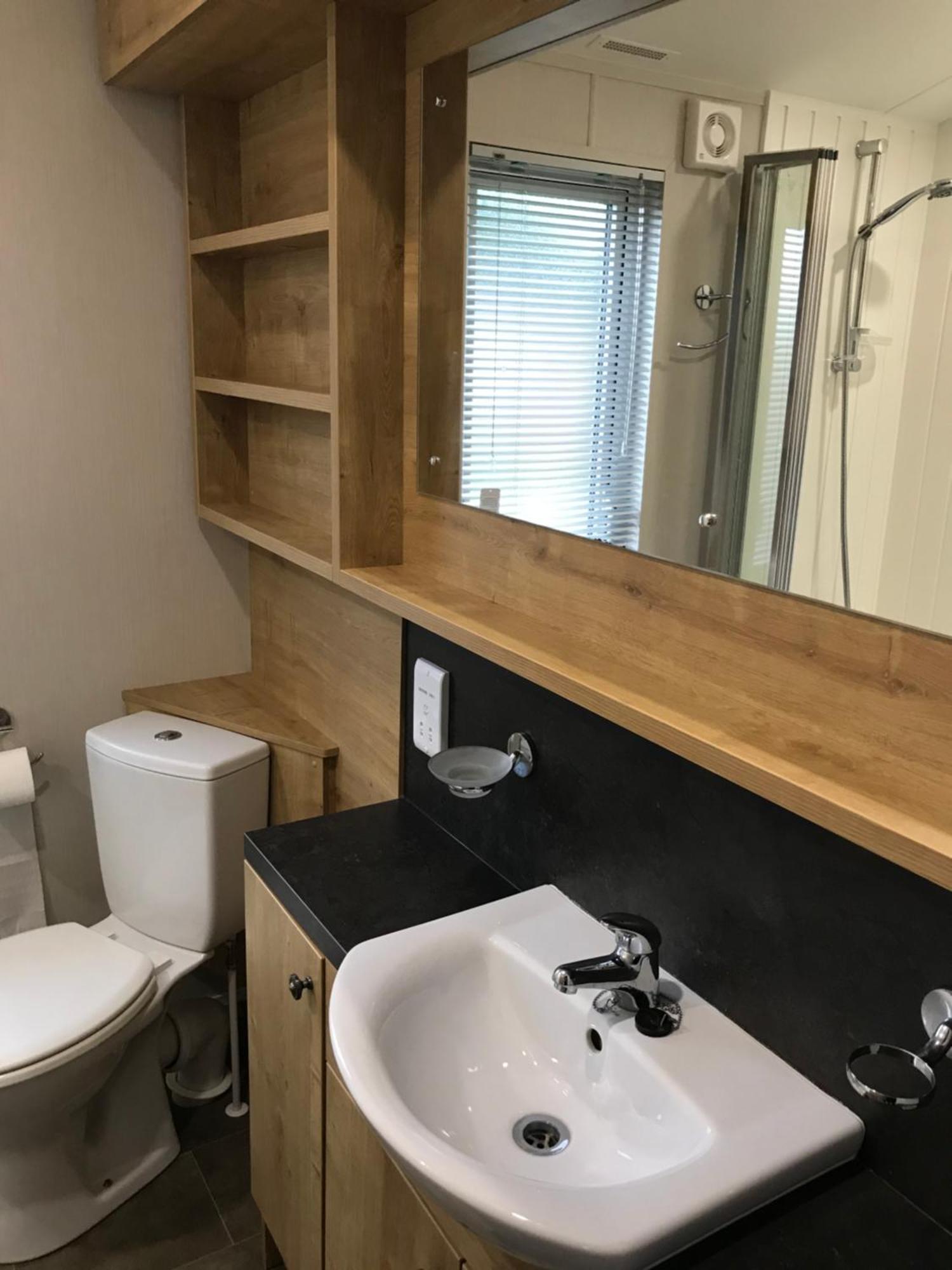 8 Birth Lodge On Cayton Bay Holiday Park Скарбъро Екстериор снимка