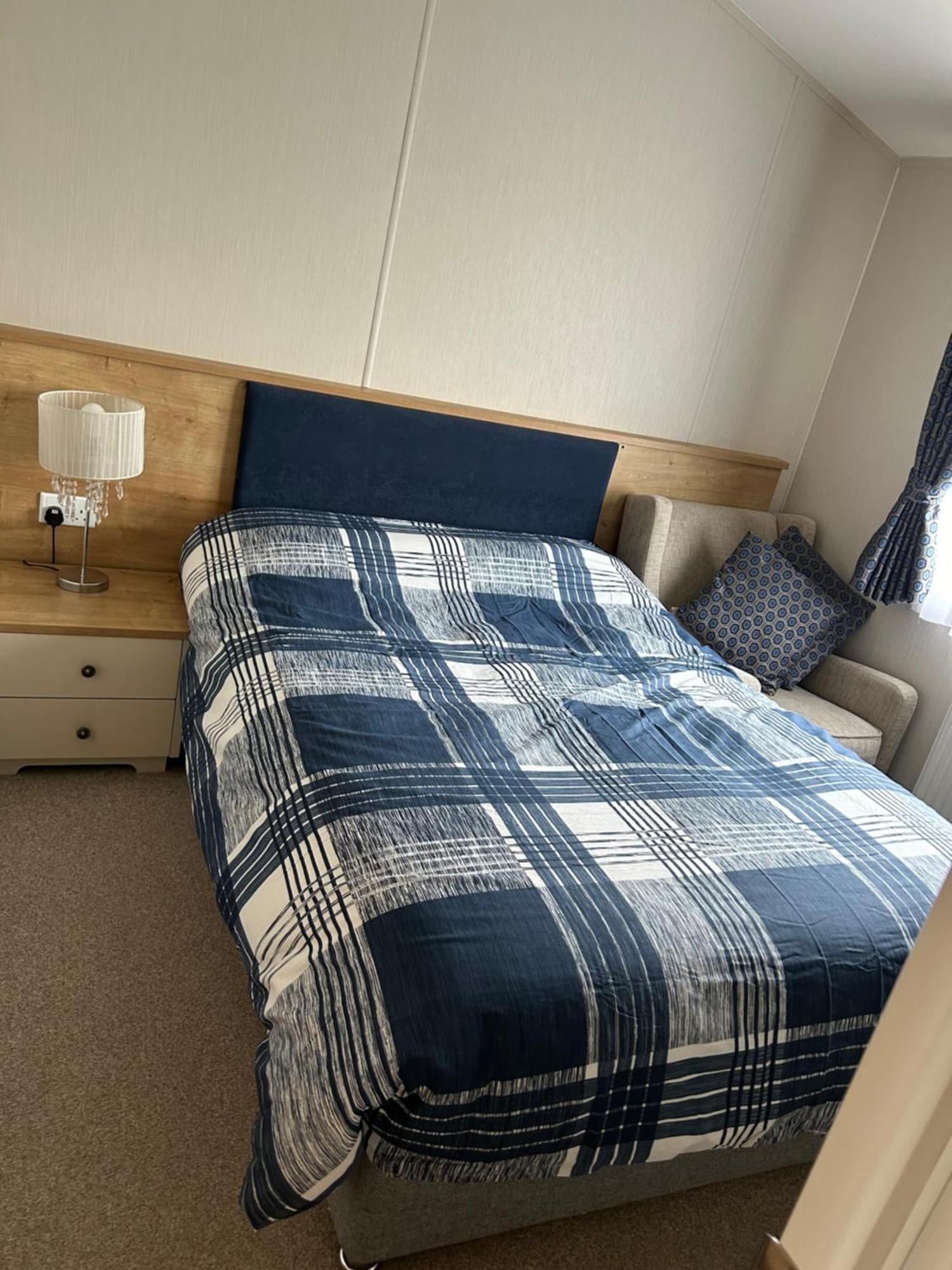 8 Birth Lodge On Cayton Bay Holiday Park Скарбъро Екстериор снимка