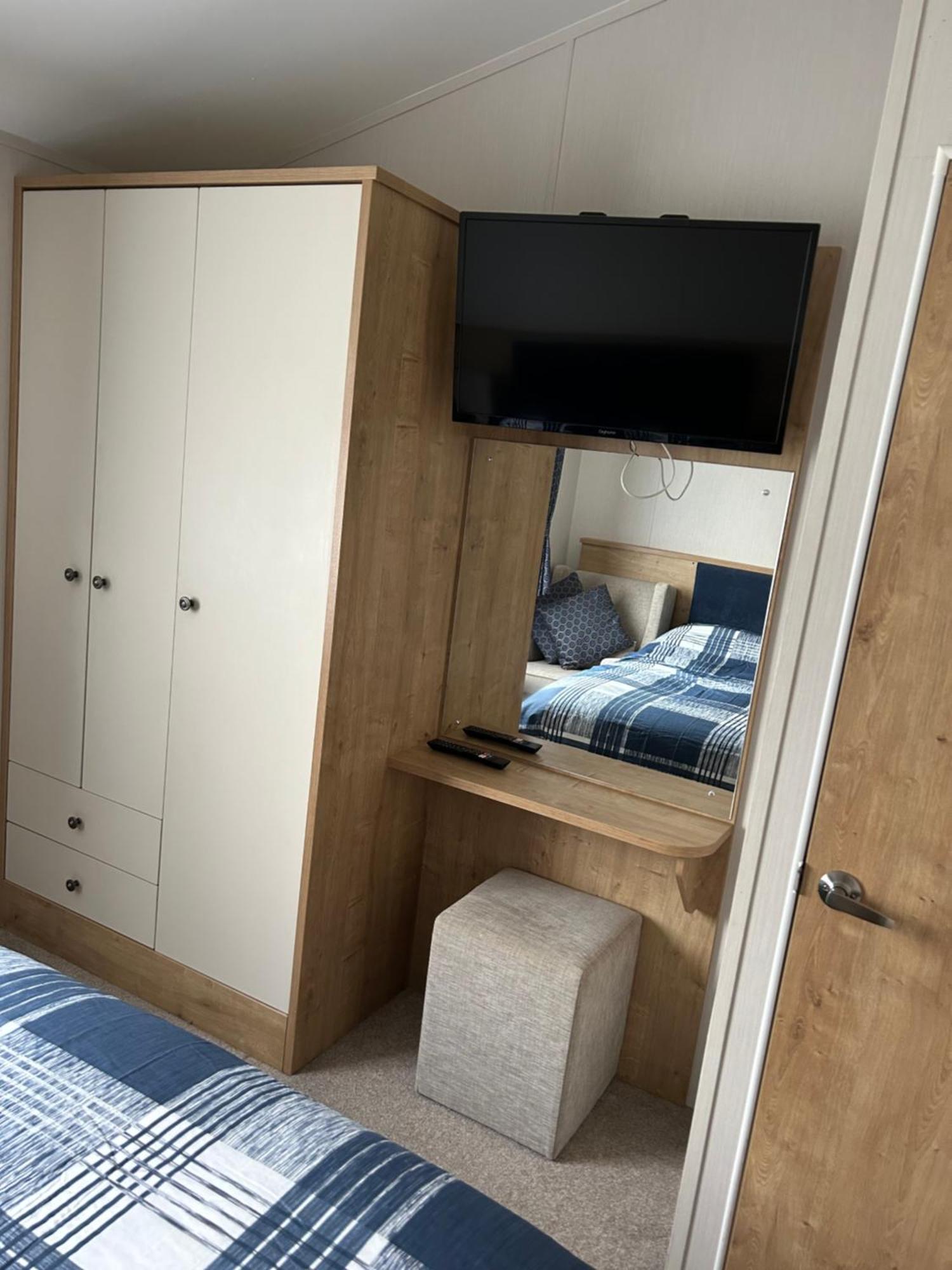 8 Birth Lodge On Cayton Bay Holiday Park Скарбъро Екстериор снимка